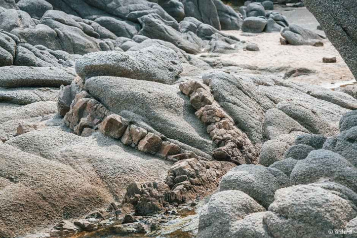 송지호해안_서낭바위_(강원평화지역_국가지질공원)_2_공공3유형.jpg