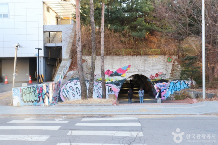 신촌그래피티벽화터널_3_공공3유형.JPG