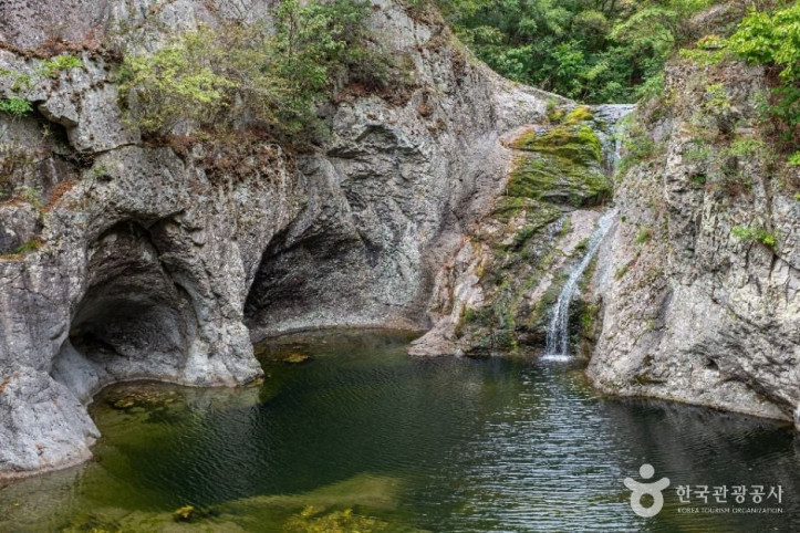 용연폭포_2_공공3유형.jpg