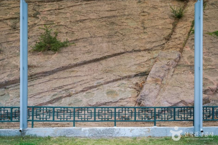 의성_제오리_공룡발자국_화석산지_1_공공1유형.jpg