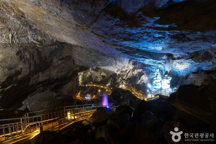화암동굴_(강원고생대_국가지질공원)_6_공공3유형.jpg