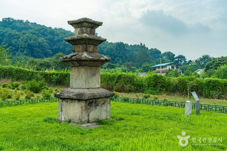 안성죽산리삼층석탑_3_공공1유형.jpg