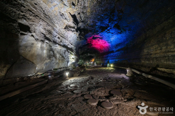 만장굴_(제주도_국가지질공원)_1_공공3유형.jpg