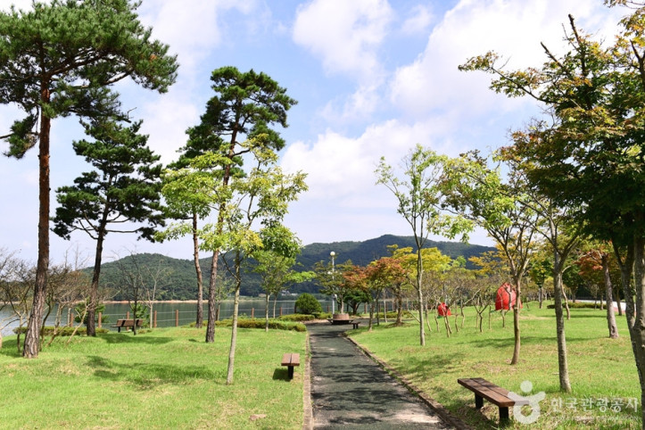 불갑저수지_수변공원_4_공공3유형.jpg