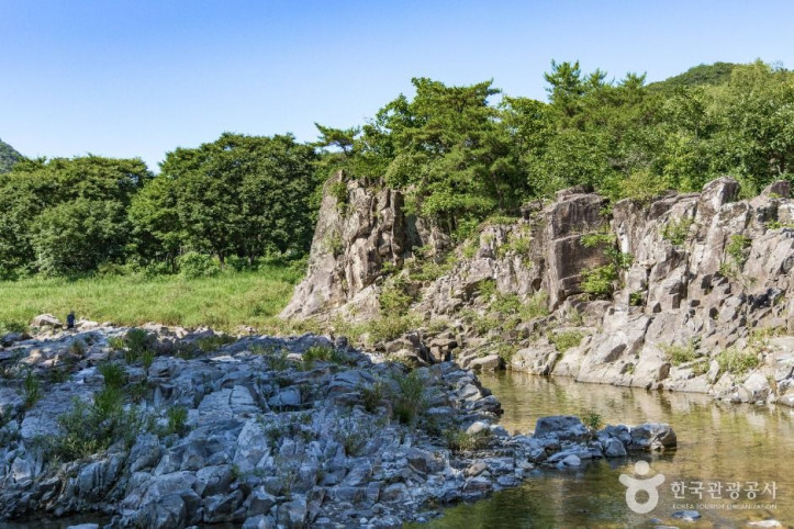동막골_응회암_(한탄강_유네스코_세계지질공원)_4_공공1유형.jpg