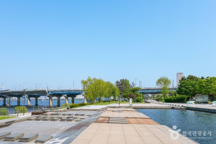 여의도_물빛광장_5_공공1유형.jpg