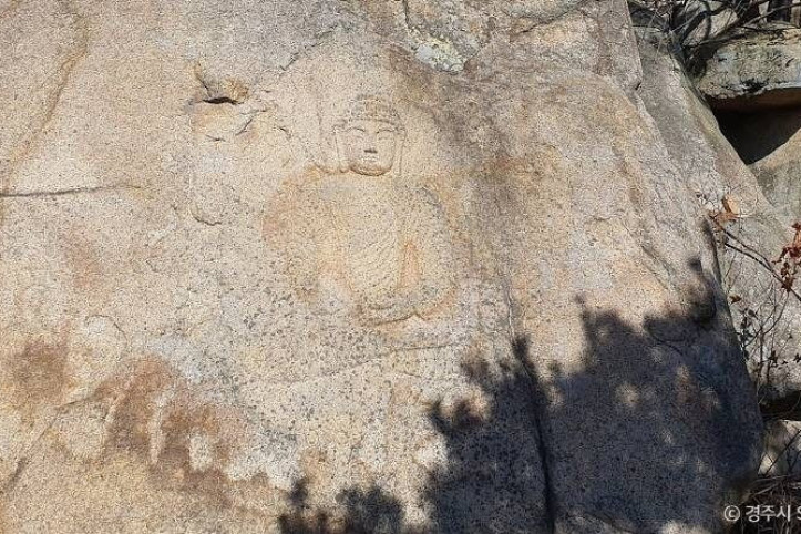 경주_남산_용장사지_마애여래좌상_2_공공3유형.jpg