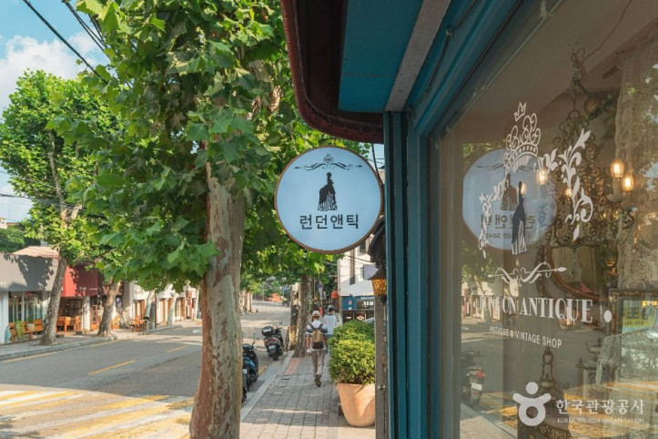 이태원_앤틱_가구거리_1_공공1유형.jpg