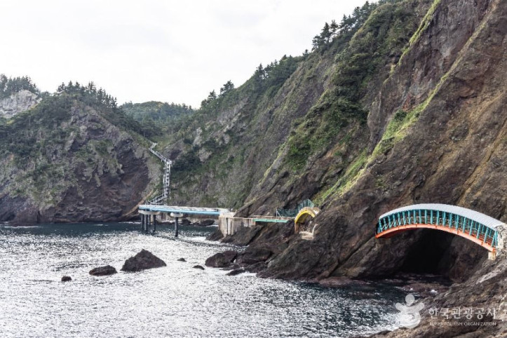 행남_저동_해안산책로_(울릉도,_독도_국가지질공원)_2_공공1유형.jpg