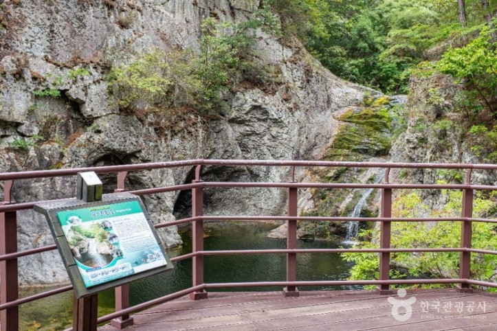 용연폭포_3_공공3유형.jpg