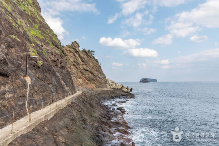행남_저동_해안산책로_(울릉도,_독도_국가지질공원)_6_공공1유형.jpg