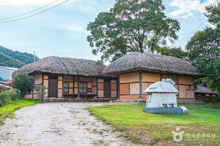 미당_서정주_생가_1_공공1유형.jpg
