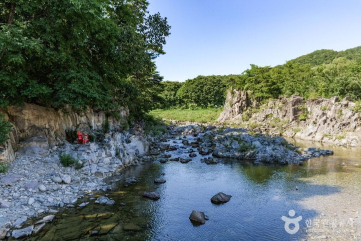 동막골_응회암_(한탄강_유네스코_세계지질공원)_6_공공1유형.jpg