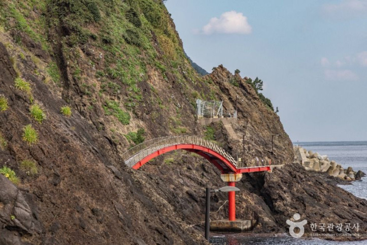 행남_저동_해안산책로_(울릉도,_독도_국가지질공원)_5_공공1유형.jpg