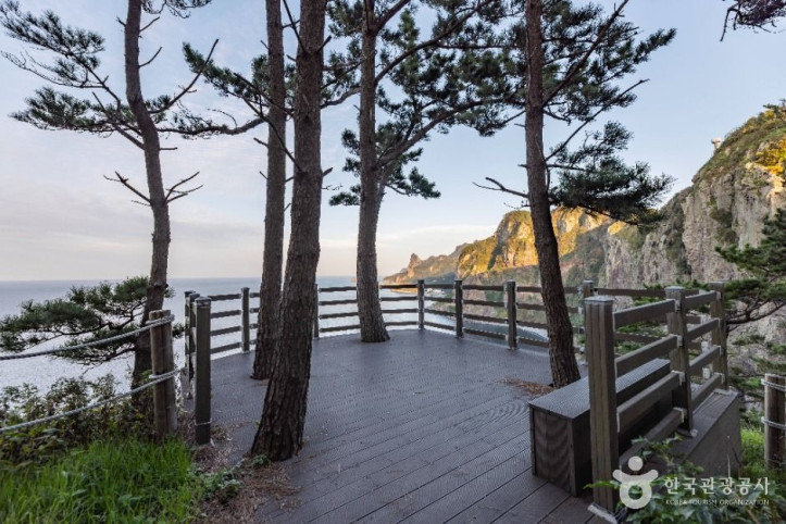 태하_해안산책로_및_대풍감_(울릉도,_독도_국가지질공원)_5_공공1유형.jpg
