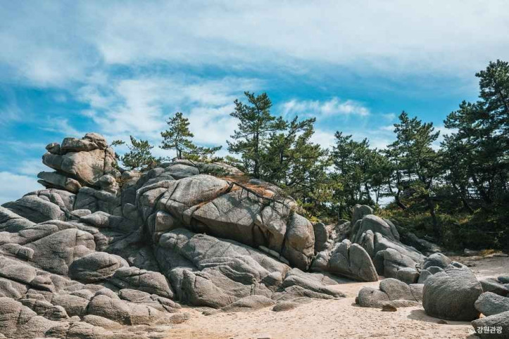 송지호해안_서낭바위_(강원평화지역_국가지질공원)_8_공공3유형.jpg