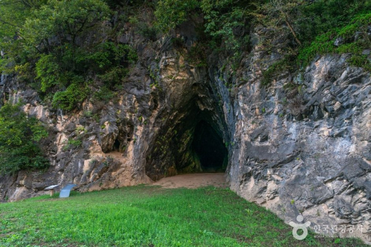 단양_금굴_구석기유적지_2_공공1유형.JPG