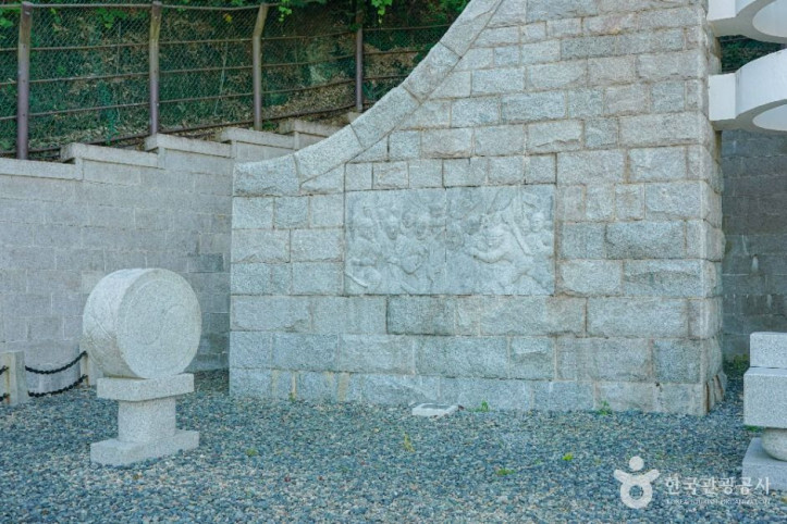 충익사_의병탑_5_공공1유형.jpg