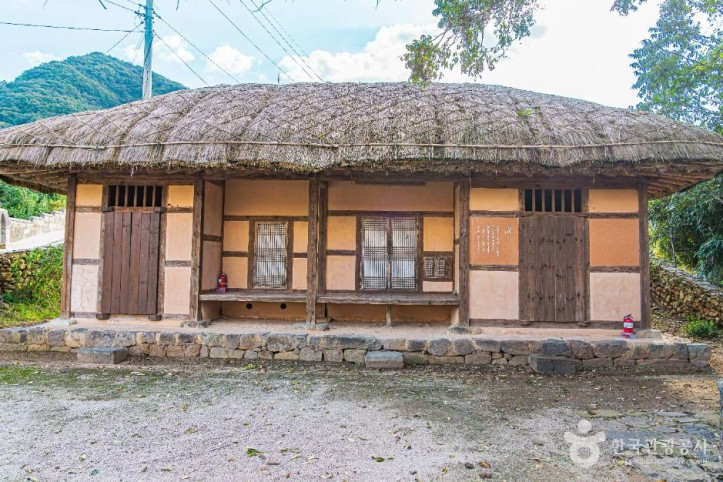 미당_서정주_생가_3_공공1유형.jpg