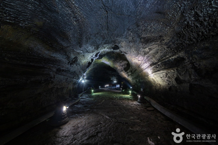 만장굴_(제주도_국가지질공원)_2_공공3유형.jpg