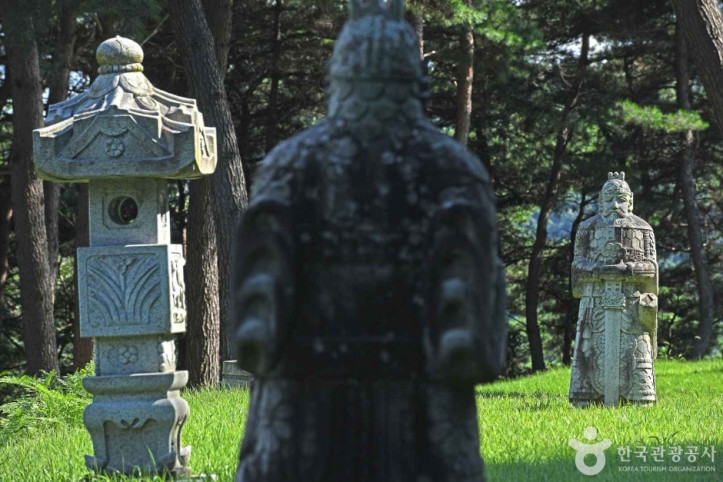 임경업_장군_묘소_7_공공3유형.JPG