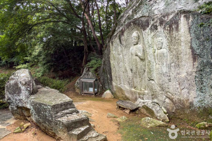 경주_율동_마애여래삼존입상_2_공공3유형.jpg