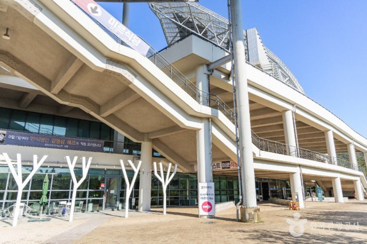 용인미르스타디움(용인시민체육공원)_2_공공1유형.jpg