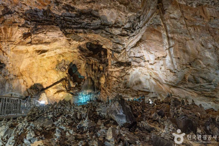 용연동굴_(강원고생대_국가지질공원)_5_공공1유형.jpg