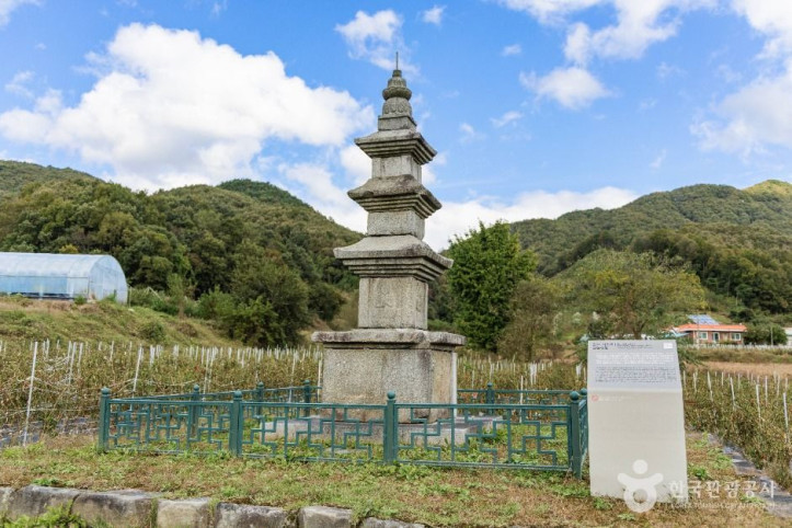 괴산_삼방리_삼층석탑_2_공공1유형.jpg