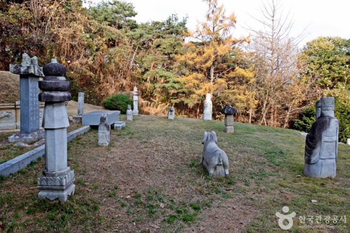 충주_석보군_묘소_1_공공3유형.JPG