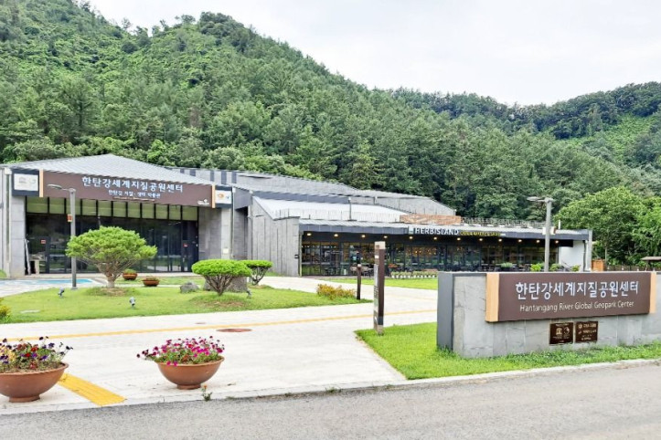 한탄강_지질공원센터_4_공공3유형.jpg