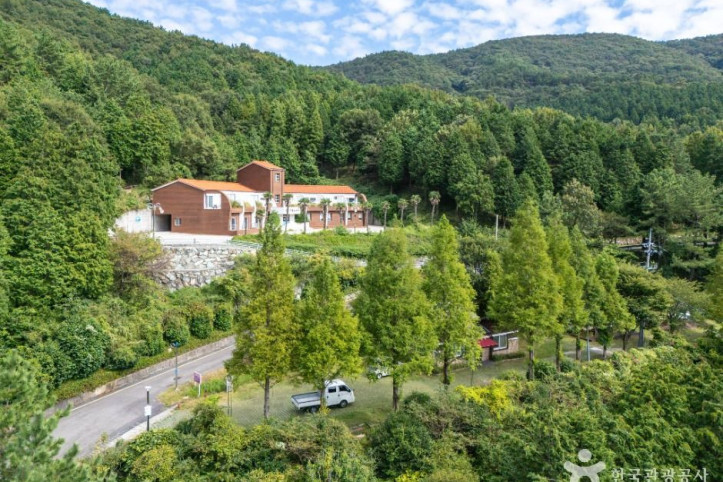 봉황산자연휴양림_2_공공1유형.JPG