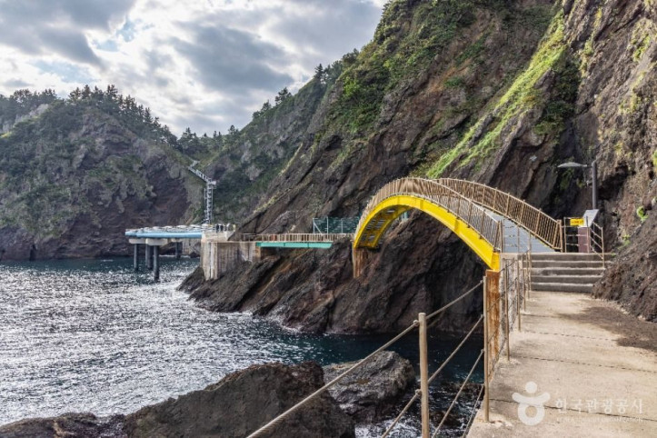 행남_저동_해안산책로_(울릉도,_독도_국가지질공원)_7_공공1유형.jpg