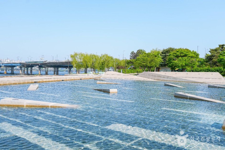 여의도_물빛광장_1_공공1유형.jpg