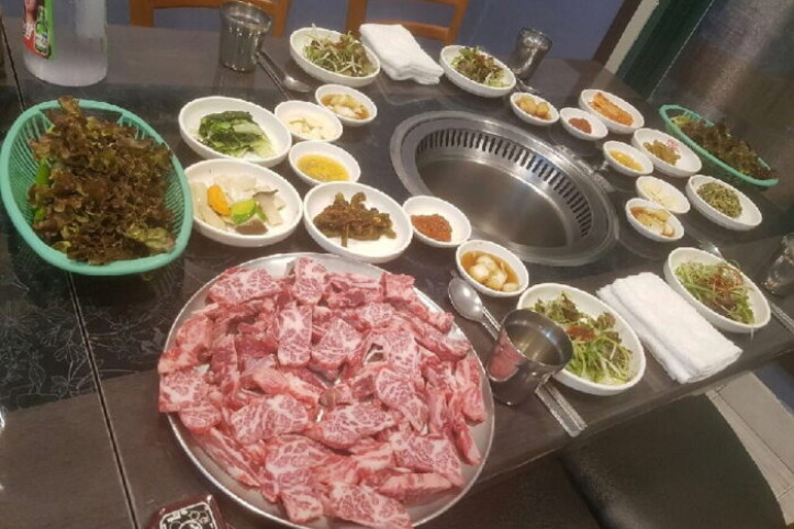[백년가게]축산본점식육식당(축산회관)_2_공공3유형.jpg